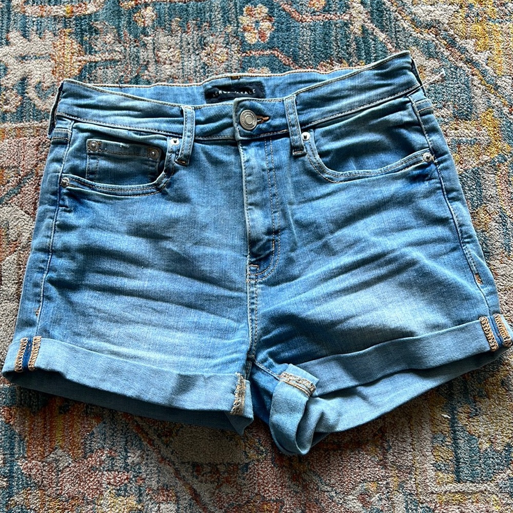 Aeropostale Denim Shorts Curvy Midi size 4. Only worn once.
